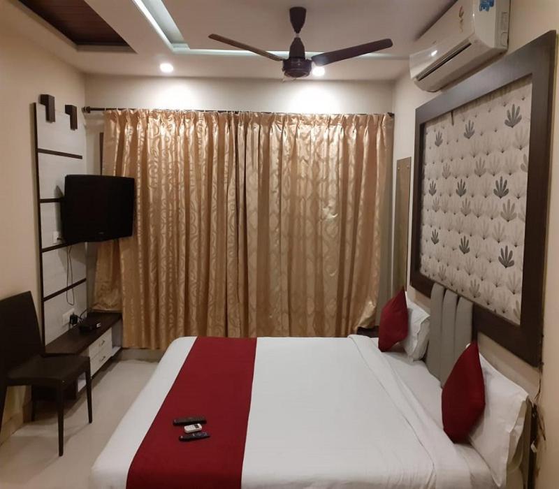 Hotel White House Pune Exterior photo
